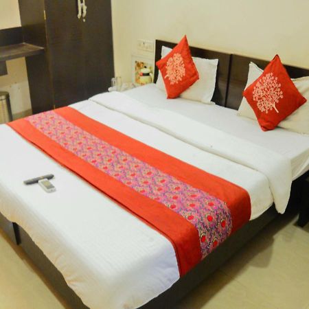Hotel Royal Palace - 150 Meters From Mahakal Temple Ujjain Exterior photo